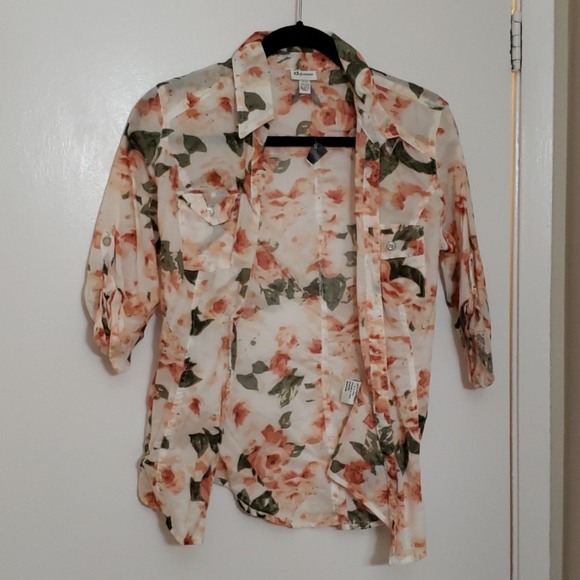 Blouse. Floral. Never worn. Size medium. - Picture 3 of 3